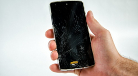 Кінець епохи зламаних екранів смартфонів: у Японії створили самовідновне скло