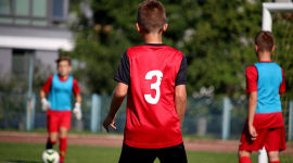 Дітям не можна грати у футбол і хокей до 18 років — дослідження