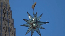 Гигантскую звезду сделали для знаменитого храма в Барселоне (ВИДЕО)
