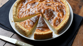 Перекус по-французски — пышный заварной пирог флан-патисьер