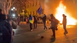 Полиция применила водометы и слезоточивый газ на многотысячных акциях протеста в Грузии