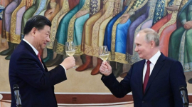 Китай финансирует Северную Корею для помощи РФ, заявил китайский диссидент