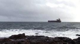 Болгария спасает санкционный танкер, который был поражен украинским дроном