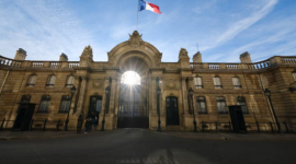 Французький президентський зберігач столового срібла постане перед судом за підозрою у крадіжці порцеляни 