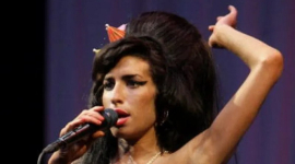 У Лондоні розглядають позов батька Емі Вайнгауз проти подруг співачки