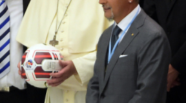 Андрей Шевченко сыграл за футбольную команду Папы Римского