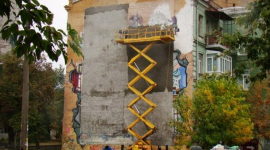 Знаменитую стену возле киевской Пейзажной аллеи перекрасили