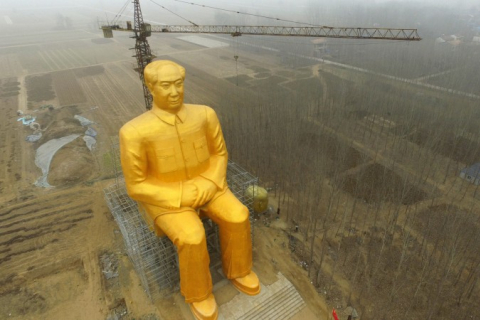Чому китайці демонтували гігантську золоту статую Мао?