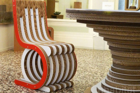Итальянский дизайнер создаёт удобную мебель Caporaso из гофрированного картона
