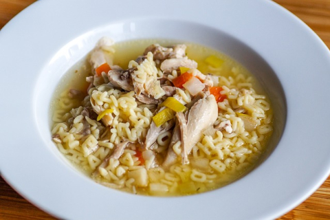 Секрет раскрыт: почему куриный суп помогает быстрее выздороветь