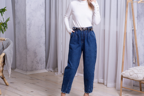 С чем носить широкие женские джинсы : мода 2021