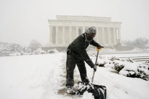 В США из-за снежных бурь без электричества осталось более 700 тыс. человек