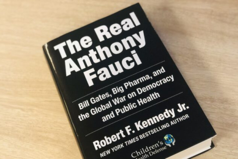 Нова книга Роберта Ф. Кеннеді-молодшого про те, як пандемія знищує демократію
