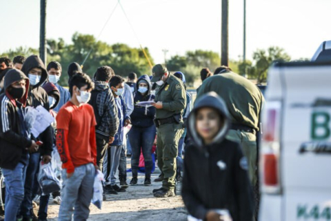 Число детей, самостоятельно пересекающих границу США, достигло рекордного уровня