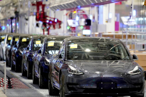 Протестующие покупатели Tesla в Китае обещают усилить давление из-за снижения цен, которое они пропустили