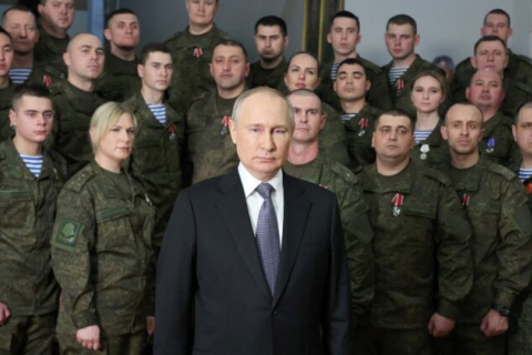 Путину вручили медаль за «Заботу и любовь»