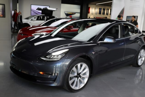Tesla оштрафована на $2,2 млн за перебільшення дальності ходу електромобілів (ВІДЕО)