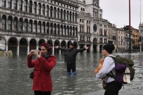 На Італію звалилися сніг, холод, шторми і повені