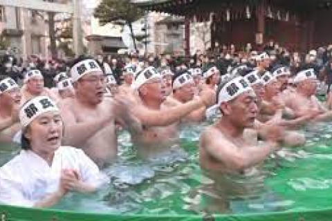 Японці почали рік з лікувального купання (ВІДЕО)