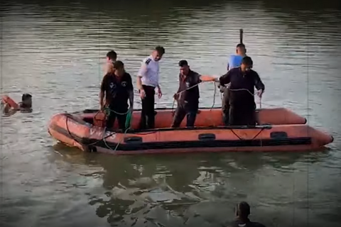 Під час катання на човні в Індії потонули 13 школярів і 2 учителя (ВІДЕО)