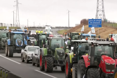 Франція посилює безпеку через протест паризьких фермерів (ВІДЕО)