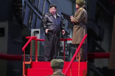 Північнокорейський лідер Кім відвідав збройові заводи (ВІДЕО)
