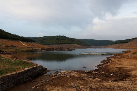 Из-за опустения водохранилищ в португальском Алгарве и испанской Каталонии введены ограничения на воду