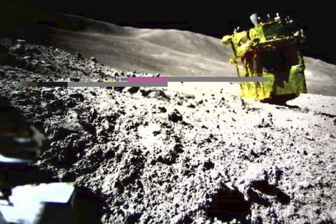 Японський місячний апарат досяг мети, але, схоже, перевернувся догори дриґом (ВІДЕО)
