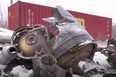 У Харкові показали фрагменти північнокорейської ракети, якою РФ атакувала Україну (ВІДЕО)