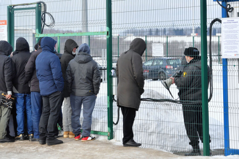 Тысячи мигрантов были задержаны в России во время новогодних праздников