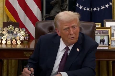 Трамп угрожает Китаю историческими пошлинами