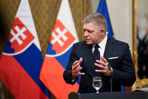 Фіцо відкинув заклики піти у відставку на тлі зростаючих протестів у Словаччині