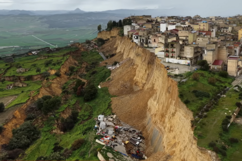 Италия объявляет чрезвычайное положение после штормов в южных регионах
