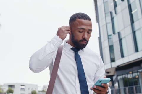 Комфорт без зайвих деталей: чому всі вибирають бездротові навушники