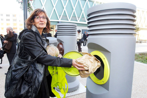 На улицах Днепра установят подземные контейнеры для отходов
