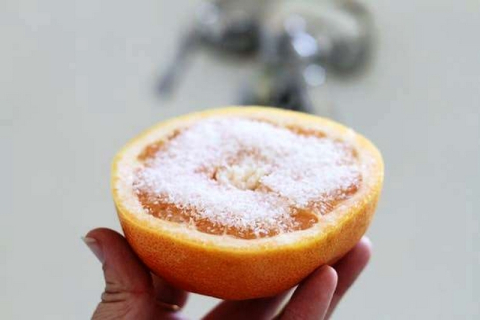 Грейпфрут и соль — самое эффективное средство для ванной