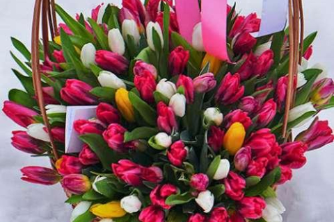 Цветы к 8 Марта – лучший подарок любимым женщинам!