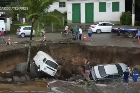 36 осіб загинули внаслідок повеней і зсувів у Бразилії (ВІДЕО)