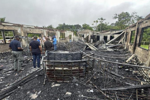 Після пожежі в гуртожитку батьки дівчаток подали на уряд Гайани до суду (ВІДЕО)