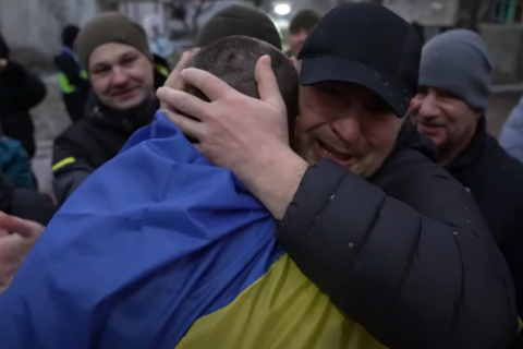300 военнопленных освобождены в ходе последнего обмена между РФ и Украиной
