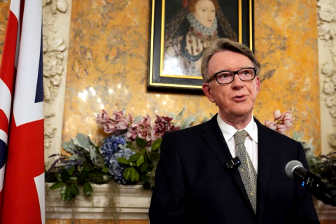 Колишній посол Великої Британії заарештований після викриття його дружби з Епштейном (ВІДЕО)