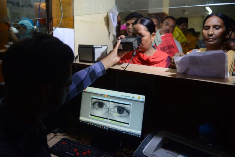 Біометрична ідентифікація в Індії зіткнулася з критикою через втрати виплат і витік даних