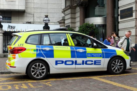 В поисках дополнительной информации британская полиция обращается к бывшим охранникам брата короля Эндрю