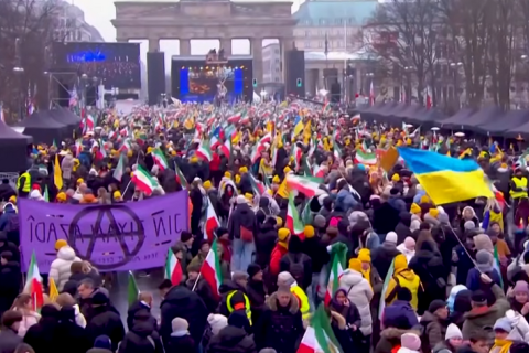 Тисячі людей протестують у Берліні на знак солідарності з іранськими повстаннями (ВІДЕО)