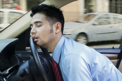 Як не заснути за кермом автомобіля: 8 дієвих способів