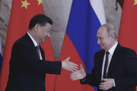 Америка затиснута між Росією й Китаєм зовні та лівими всередині