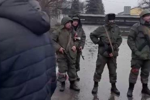 Сотні російських солдат приєднуються до України проти вторгнення Путіна