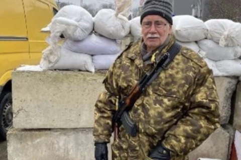 Уважение! Бывший вице-президент украинской Федерации регби с оружием в руках в возрасте 83 лет
