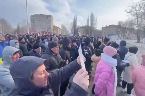 Тисячі людей на вулицях Мелітополя вимагають звільнення мера, викраденого росіянами