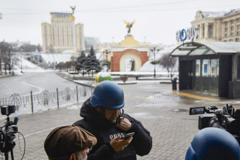 Журналіста з Великобританії було поранено внаслідок засідки неподалік української столиці